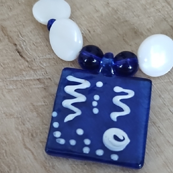 Elegant Blue and White Necklace Set - Picture 3 of 4